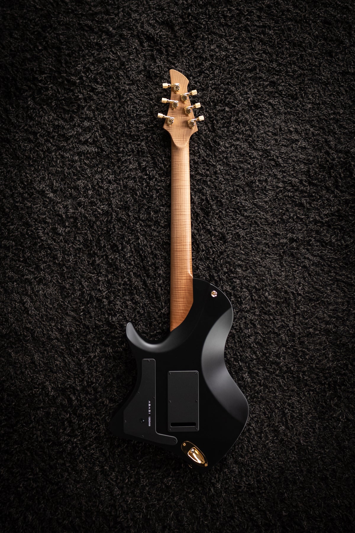 LARADA 6 // Master Series // Black Beauty [Figured Maple]