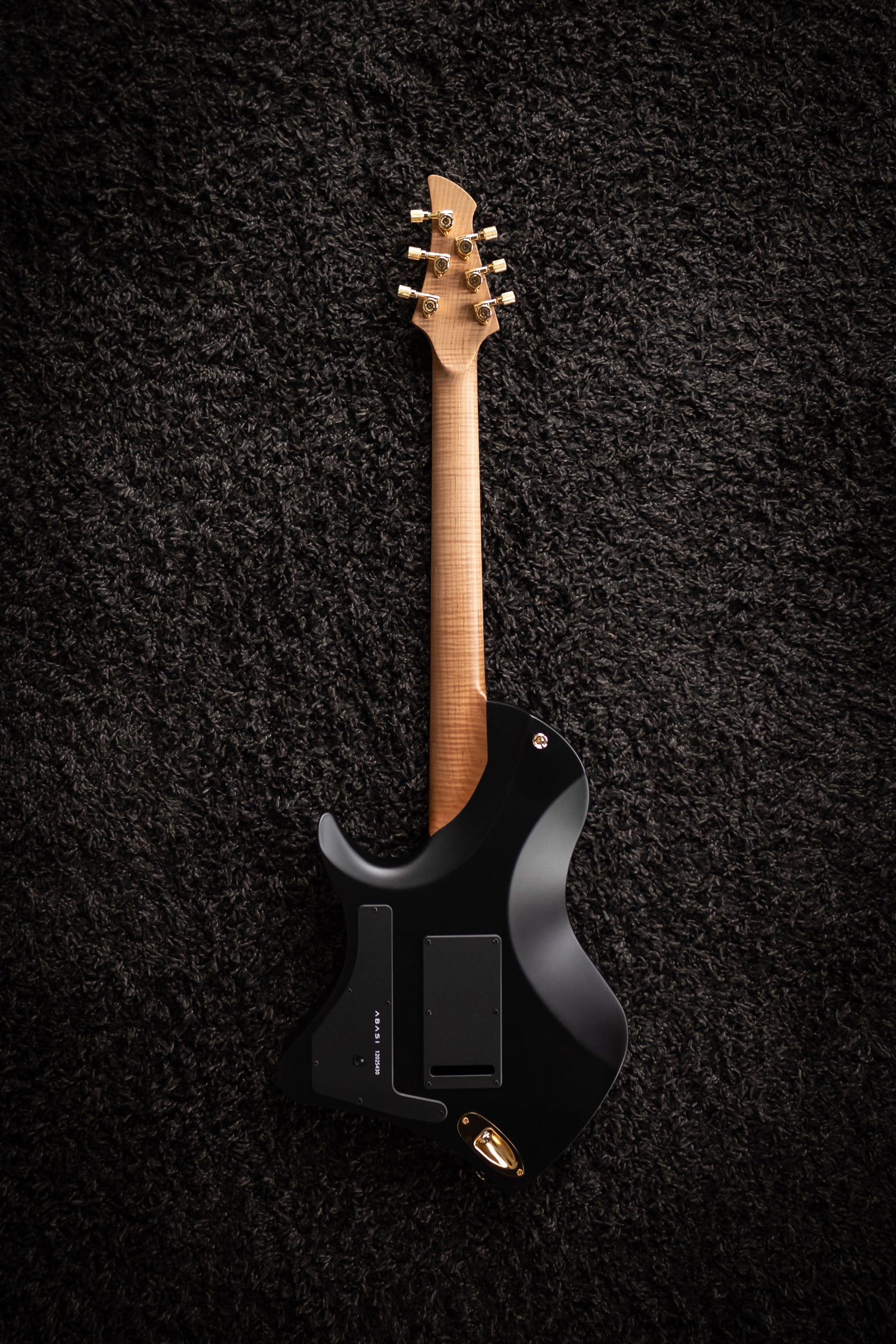 LARADA 6 // Master Series // Black Beauty [Figured Maple]