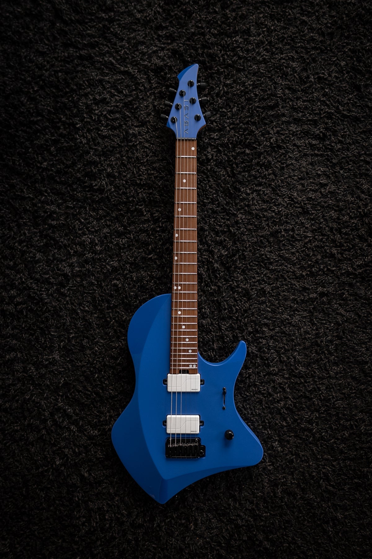 LARADA 6 // Master Series // Clarion Blue [Figured Maple]