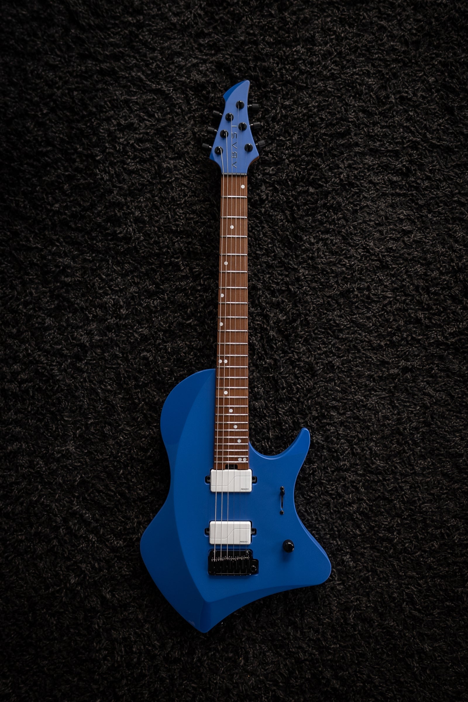 LARADA 6 // Master Series // Clarion Blue [Figured Maple]