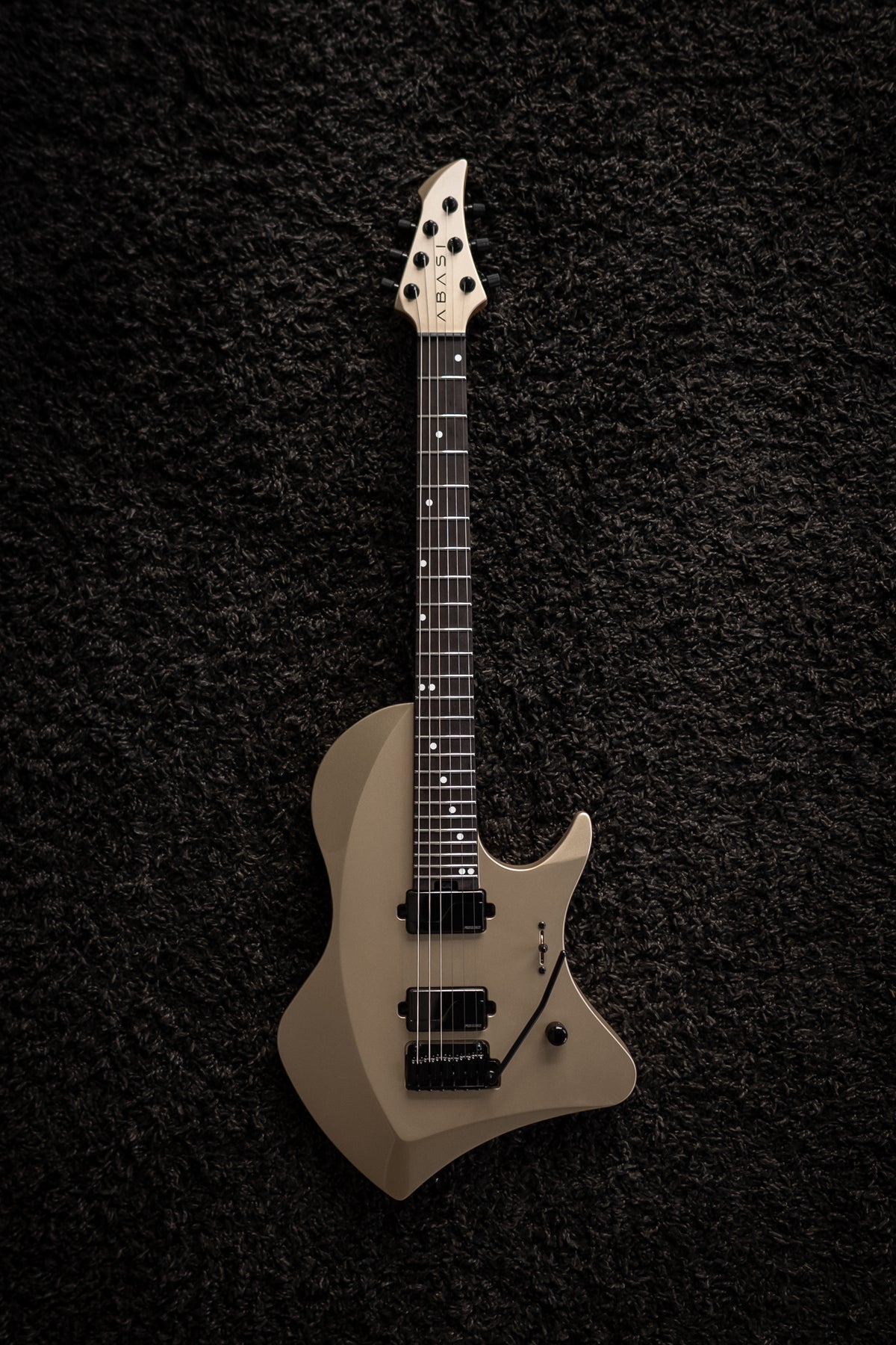 LARADA 6 // Master Series // Champagne [Figured Maple]