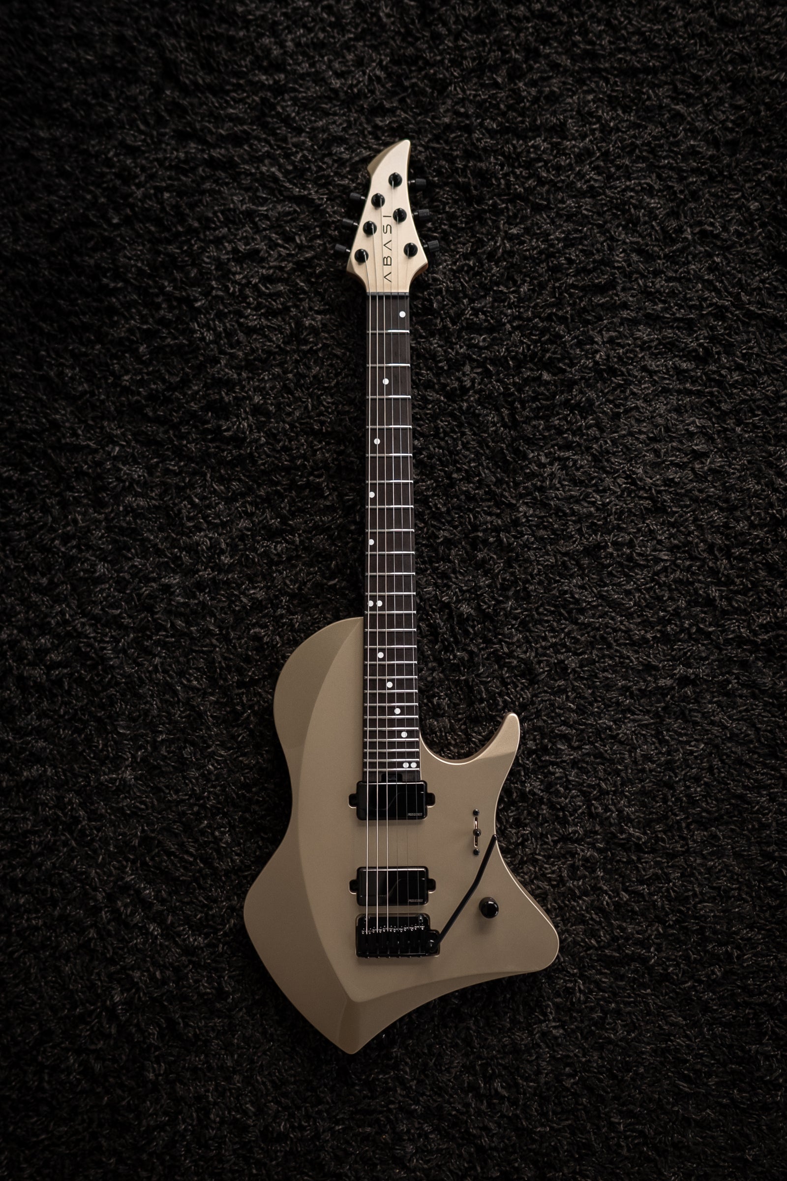 LARADA 6 // Master Series // Champagne [Figured Maple]