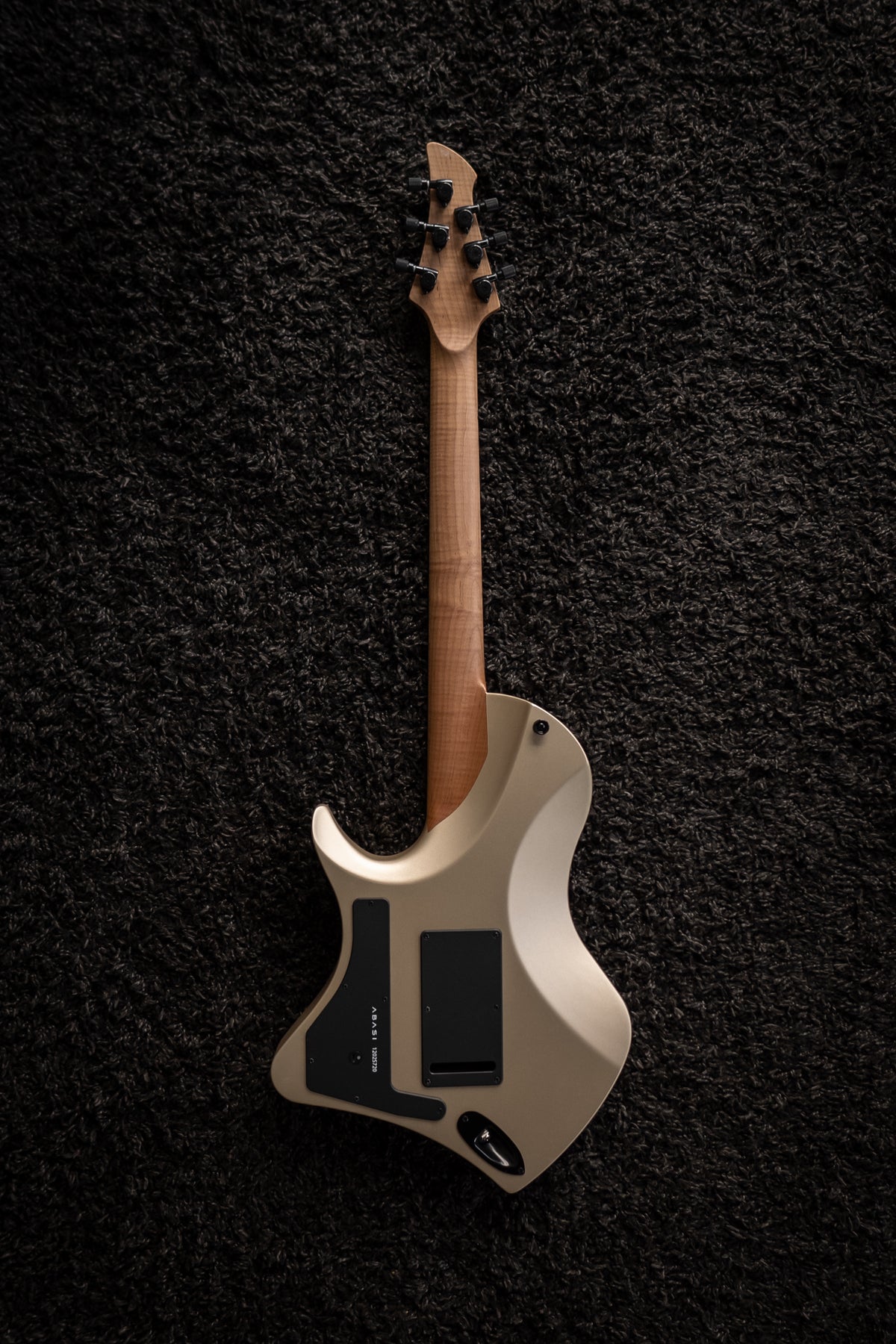 LARADA 6 // Master Series // Champagne [Figured Maple]