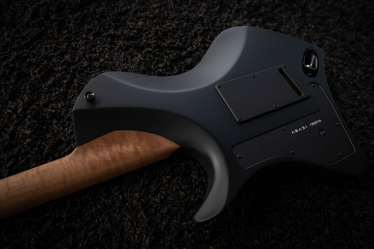 LARADA 6 // Master Series // Black [White PU, Figured Maple]