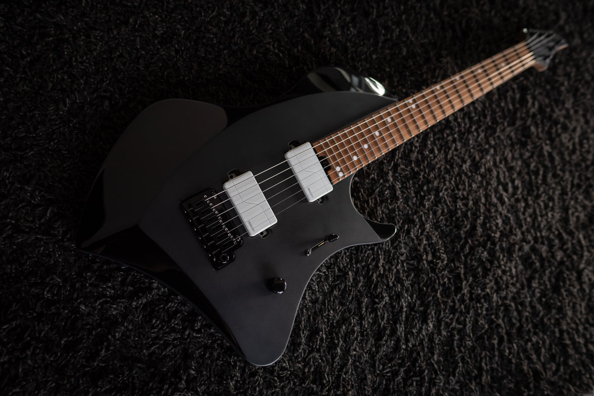 LARADA 6 // Master Series // Black [White PU, Figured Maple]