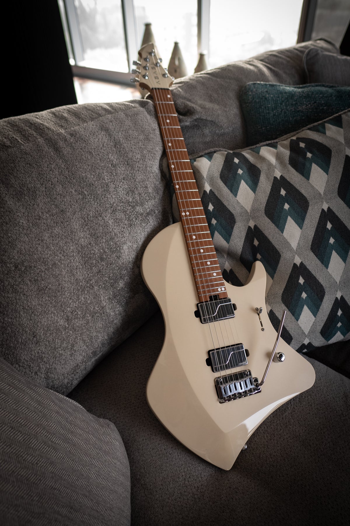 LARADA 6 // Master Series // Latte [Figured Maple]