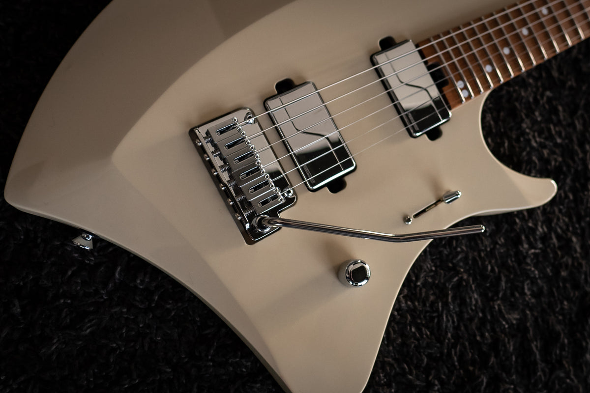 LARADA 6 // Master Series // Latte [Figured Maple]