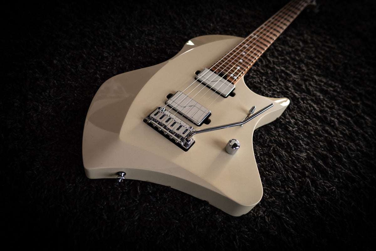 LARADA 6 // Master Series // Latte [Figured Maple]