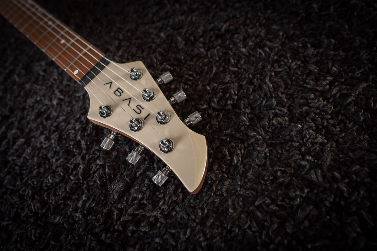 LARADA 6 // Master Series // Latte [Figured Maple]