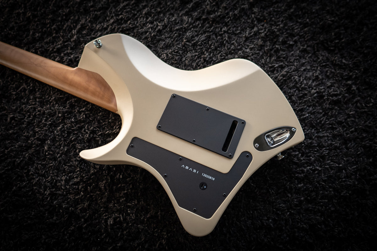 LARADA 6 // Master Series // Latte [Figured Maple]