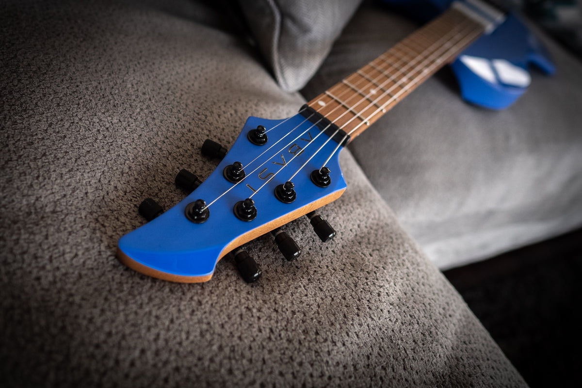 LARADA 6 // Master Series // Clarion Blue [Figured Maple]
