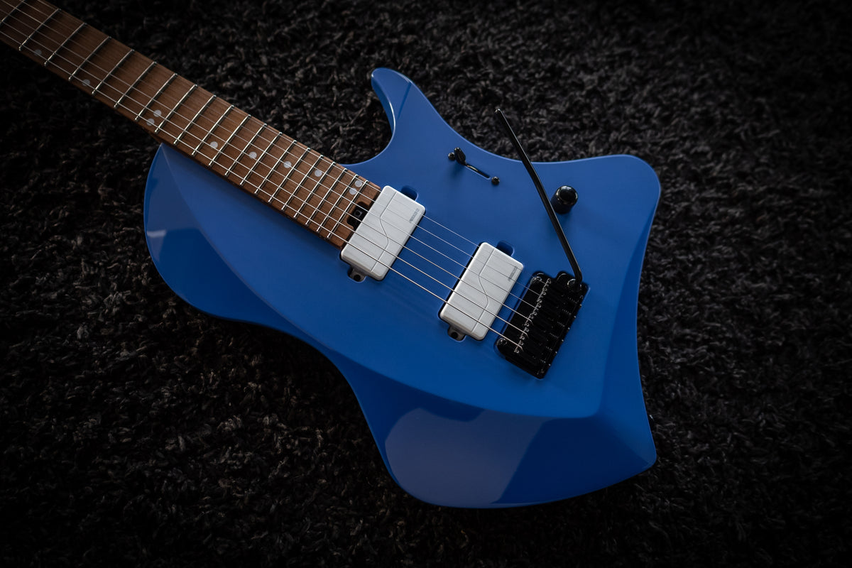 LARADA 6 // Master Series // Clarion Blue [Figured Maple]