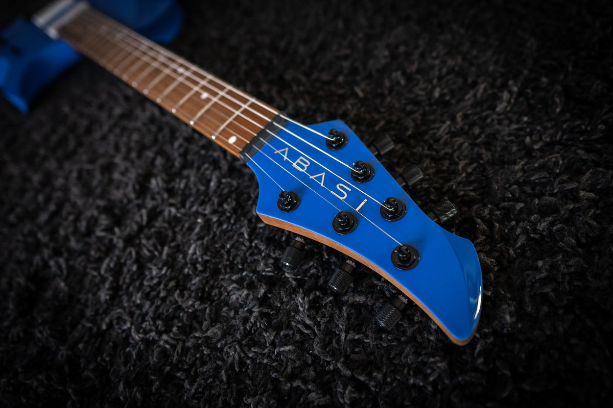 LARADA 6 // Master Series // Clarion Blue [Figured Maple]