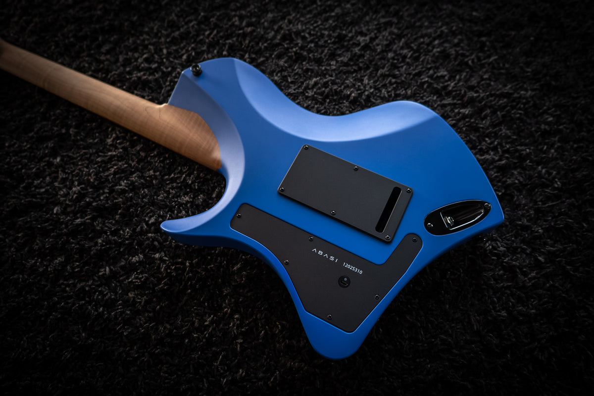 LARADA 6 // Master Series // Clarion Blue [Figured Maple]