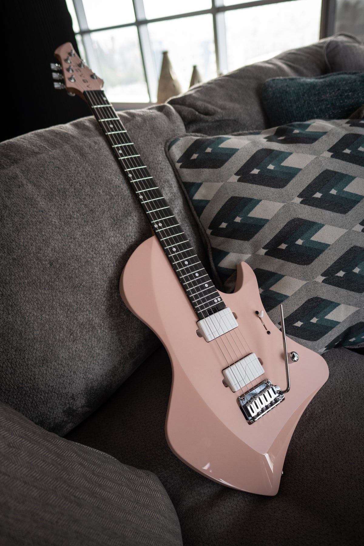 LARADA 6 // Master Series // Shell Pink [Figured Maple]