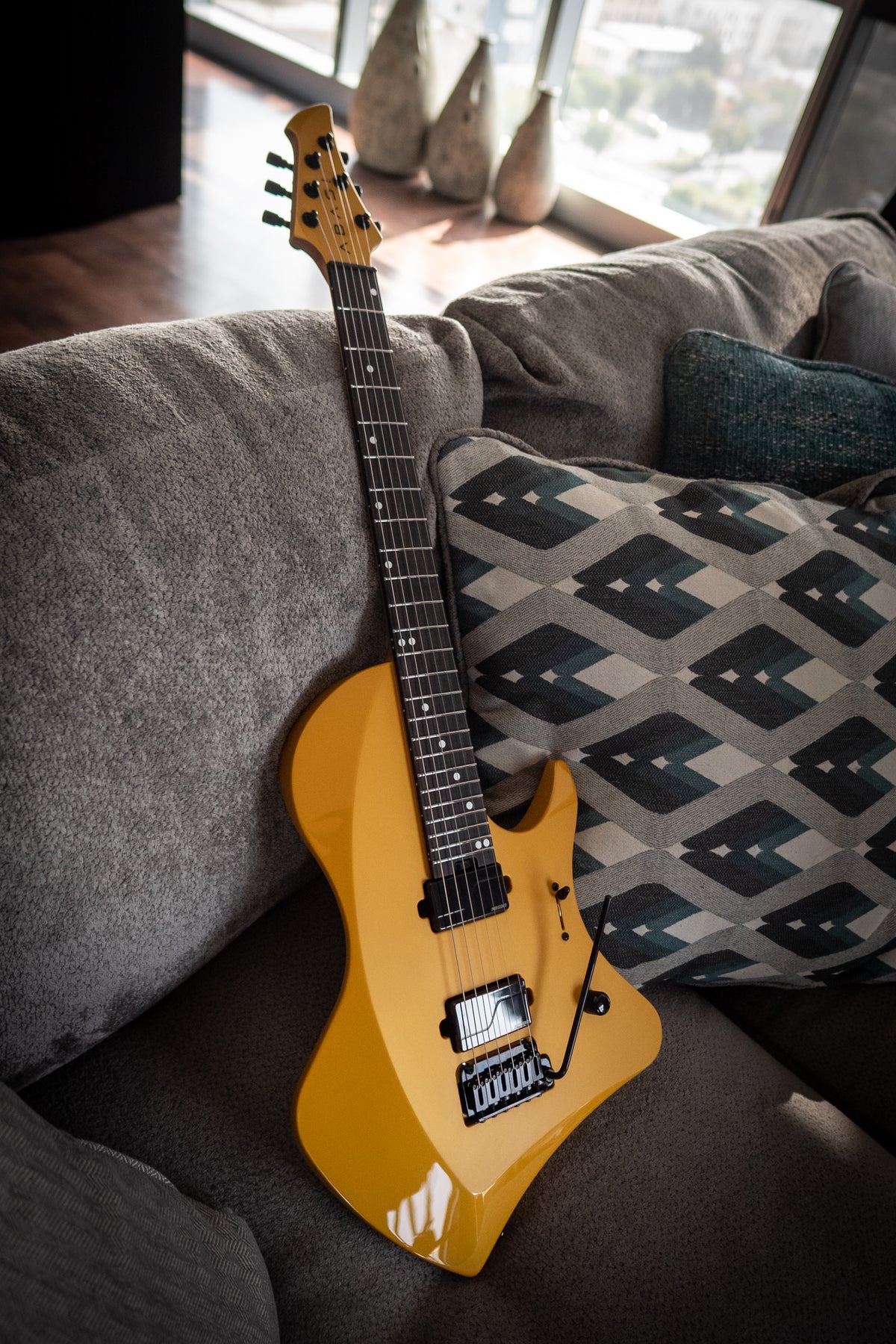 LARADA 6 // Master Series // Solarbeam Yellow