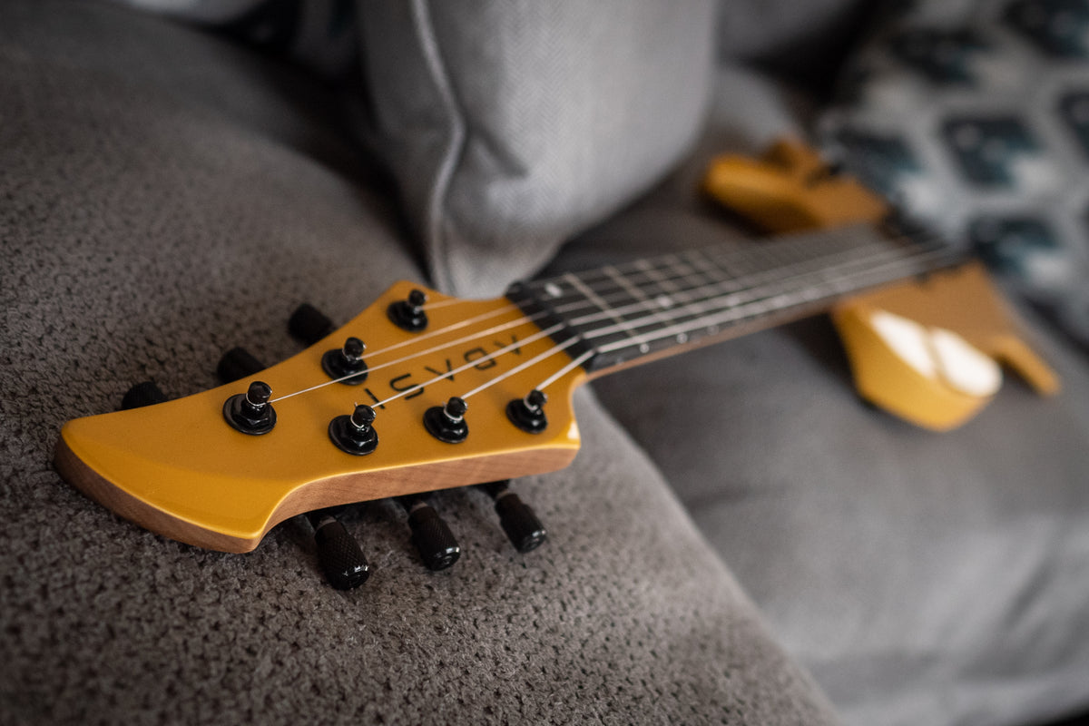 LARADA 6 // Master Series // Solarbeam Yellow