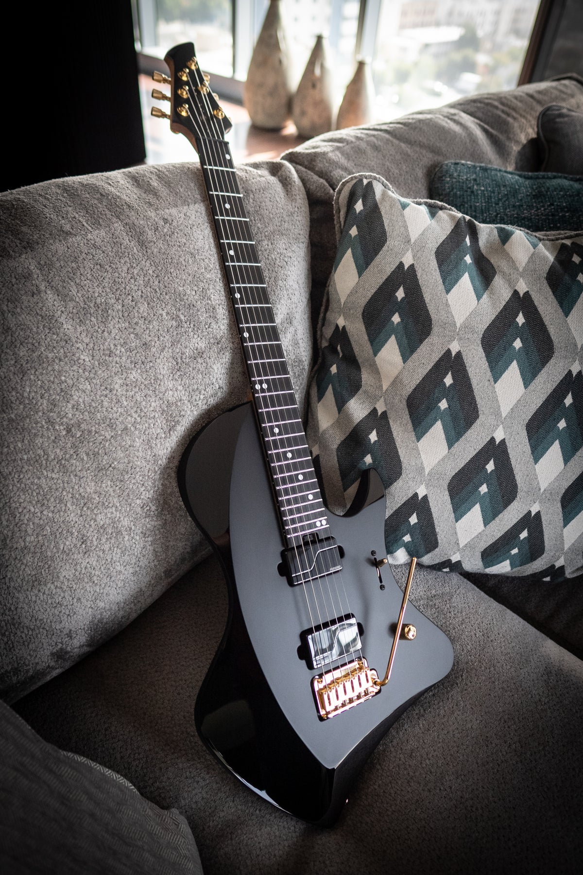 LARADA 6 // Master Series // Black Beauty [Figured Maple]