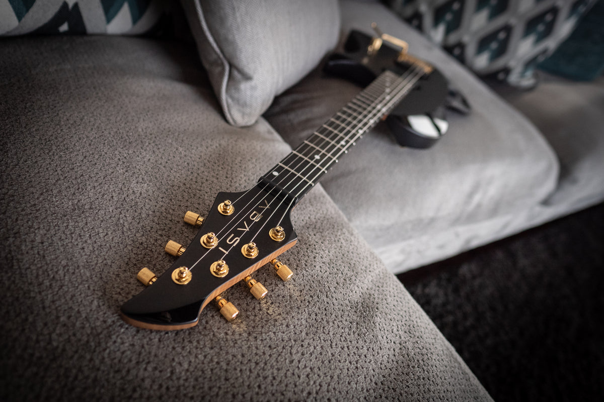 LARADA 6 // Master Series // Black Beauty [Figured Maple]