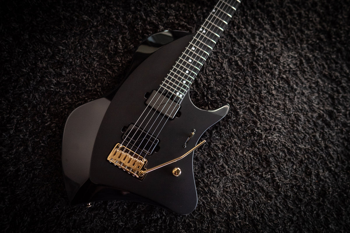 LARADA 6 // Master Series // Black Beauty [Figured Maple]