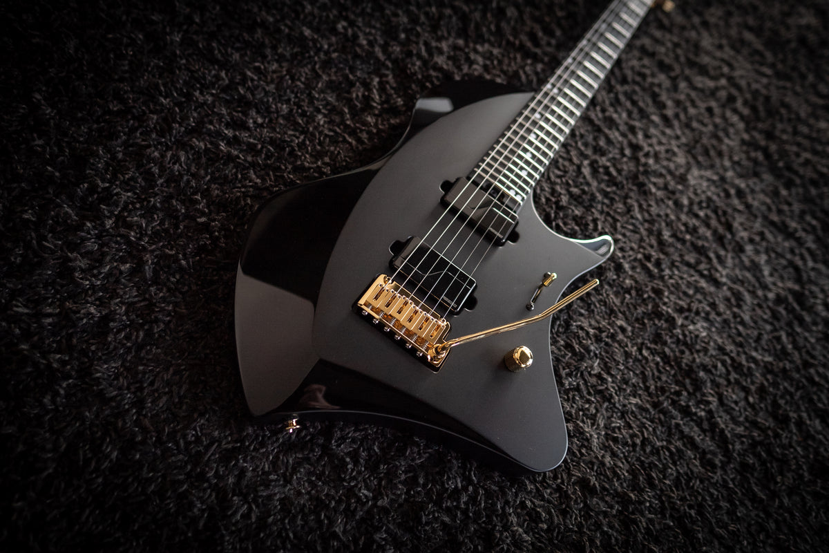 LARADA 6 // Master Series // Black Beauty [Figured Maple]