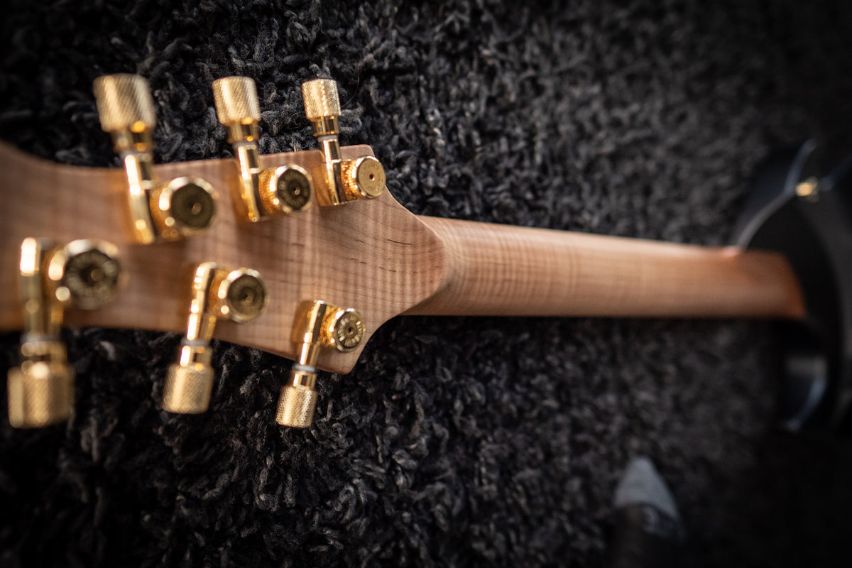 LARADA 6 // Master Series // Black Beauty [Figured Maple]