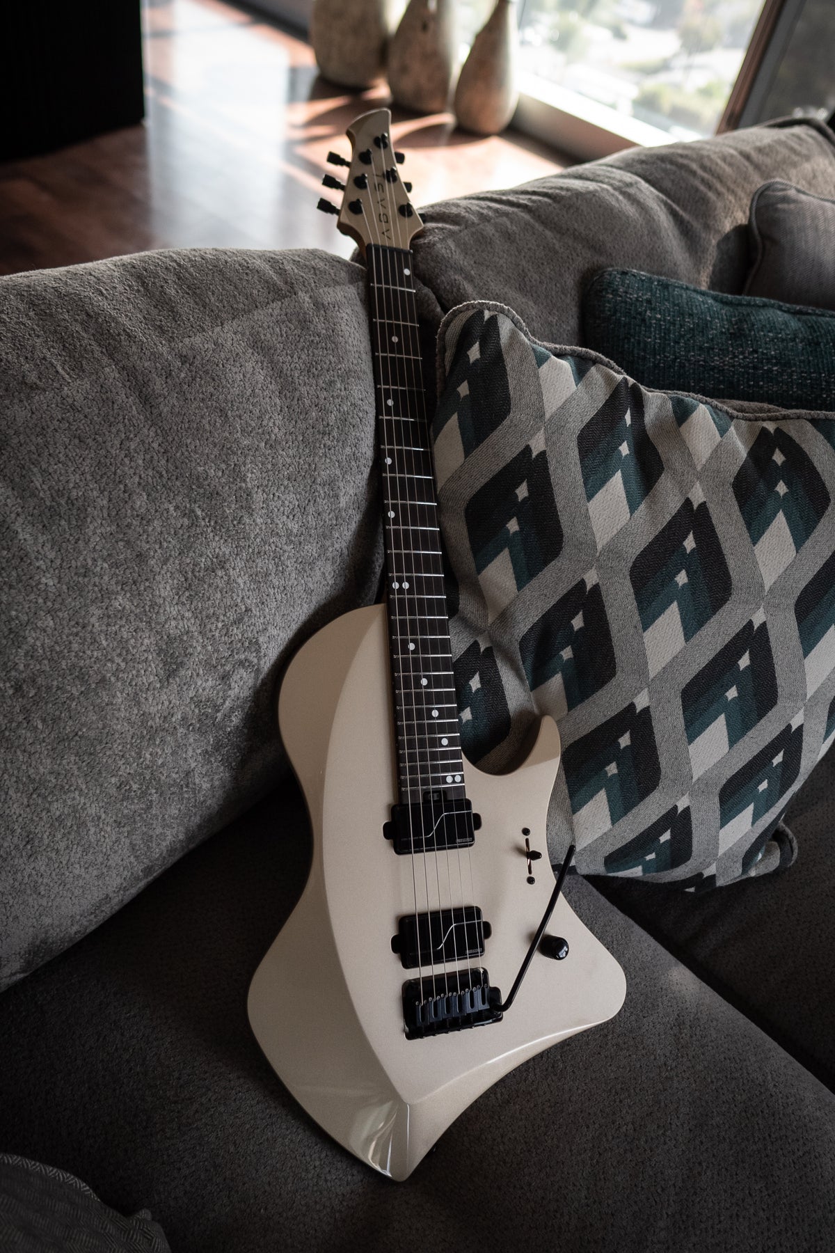 LARADA 6 // Master Series // Champagne [Figured Maple]