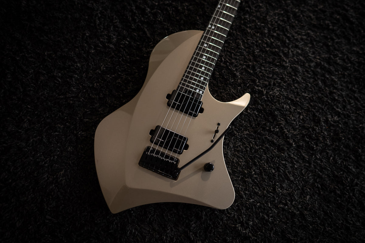 LARADA 6 // Master Series // Champagne [Figured Maple]