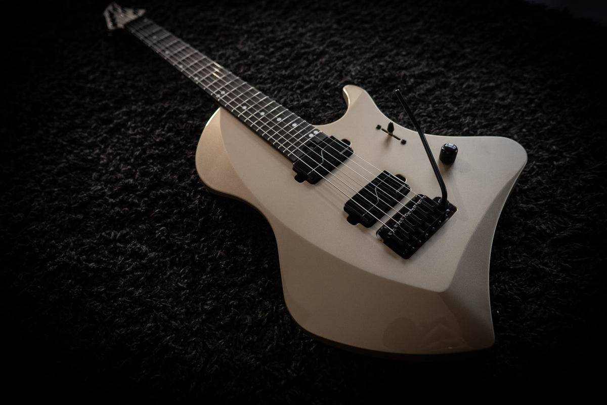 LARADA 6 // Master Series // Champagne [Figured Maple]