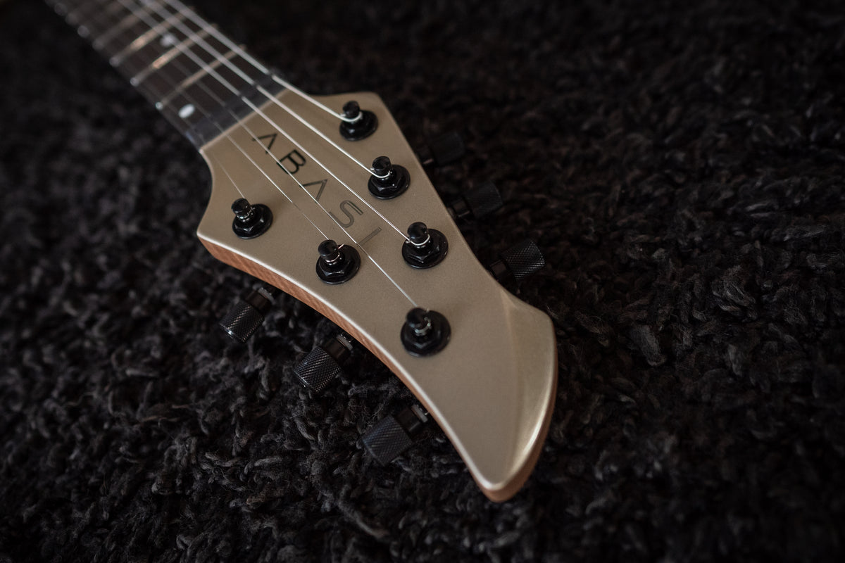 LARADA 6 // Master Series // Champagne [Figured Maple]