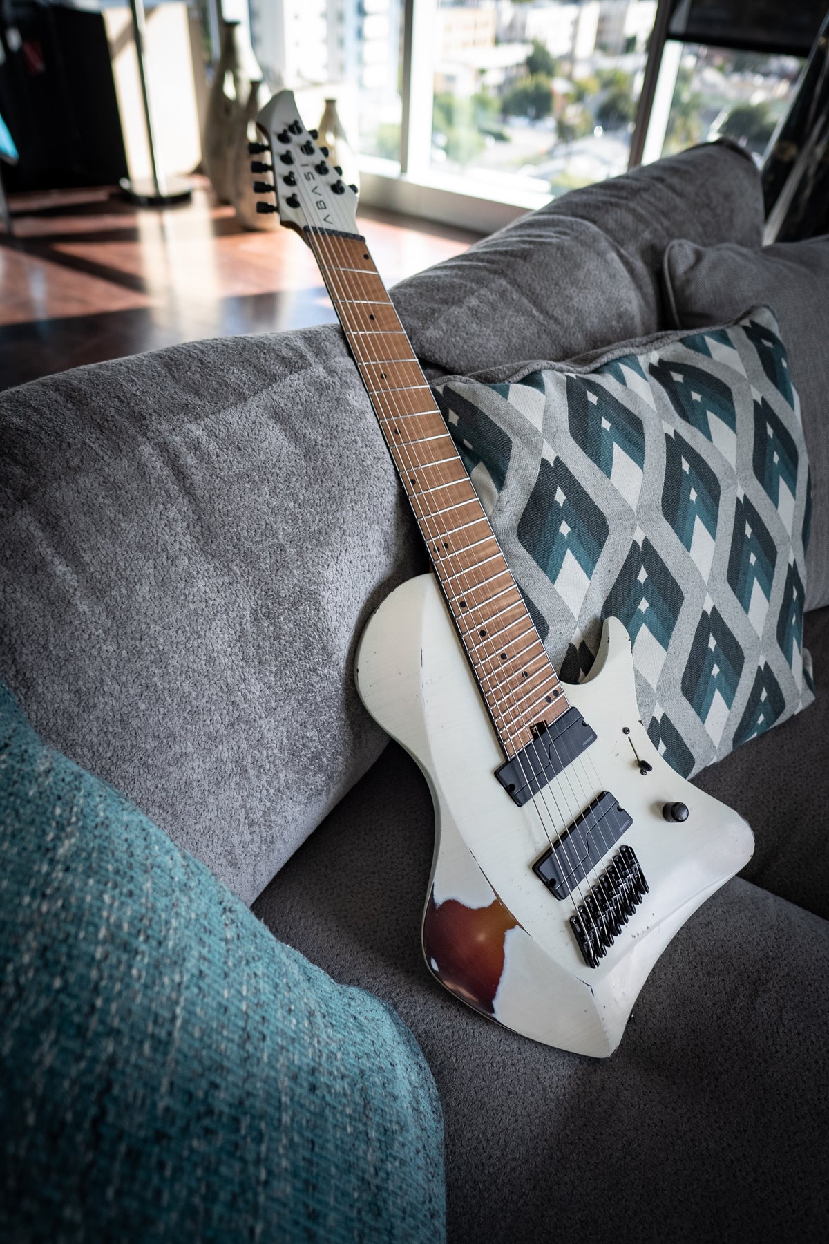 LARADA 8 // Master Series // Porcelain [Two-Stage Relic + Binding]