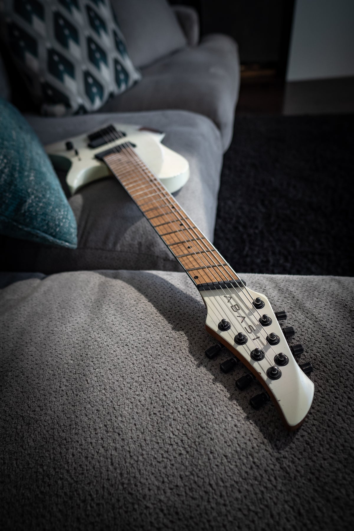 LARADA 8 // Master Series // Porcelain [Two-Stage Relic + Binding]