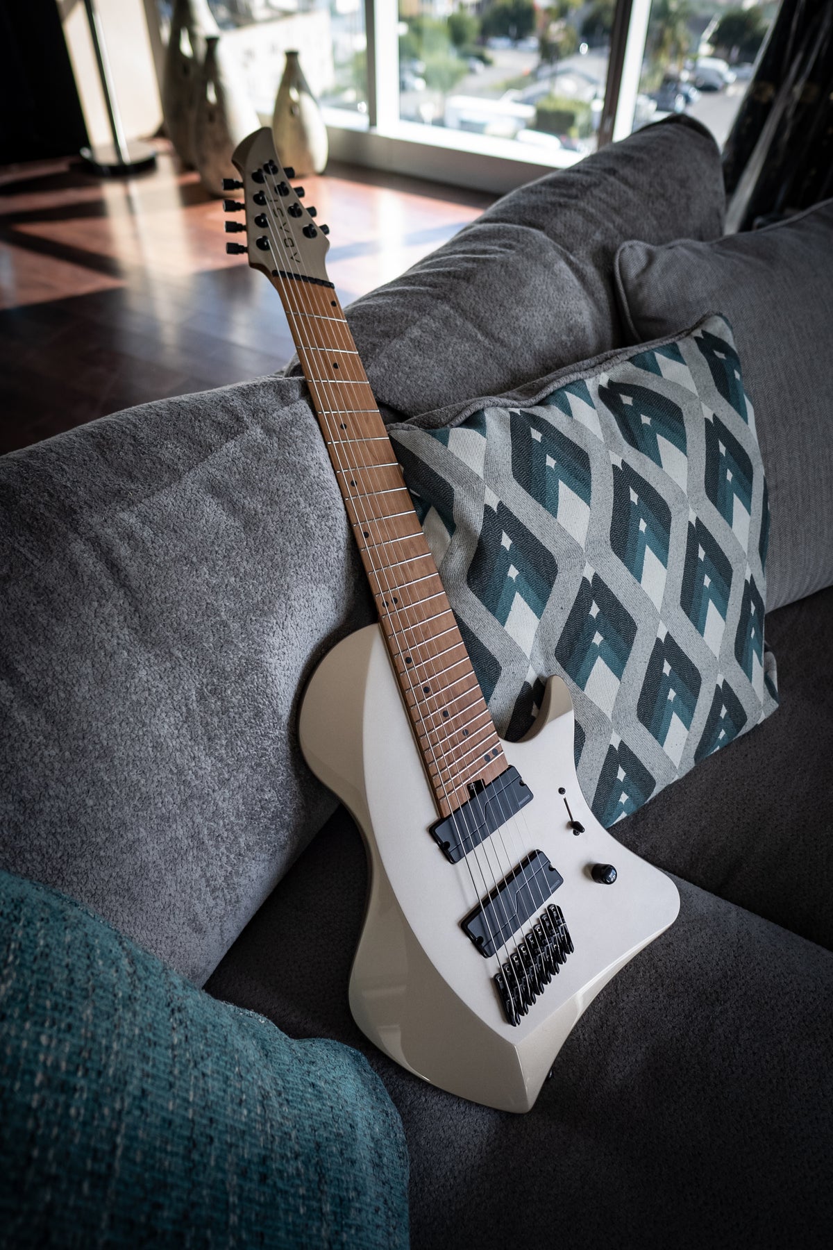 LARADA 8 // Master Series // Champagne