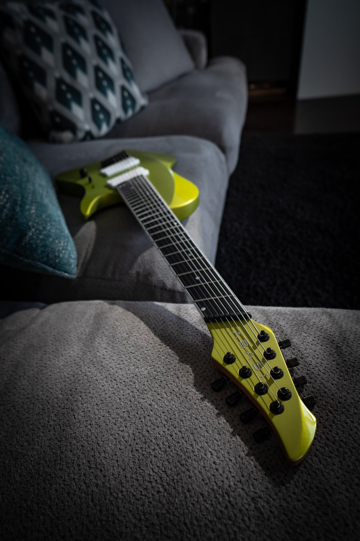 LARADA 8 // Master Series // Artura Green [Richlite]