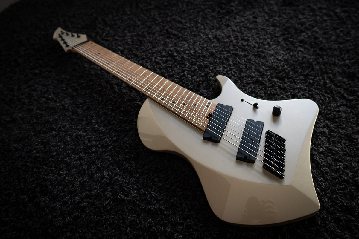 LARADA 8 // Master Series // Champagne