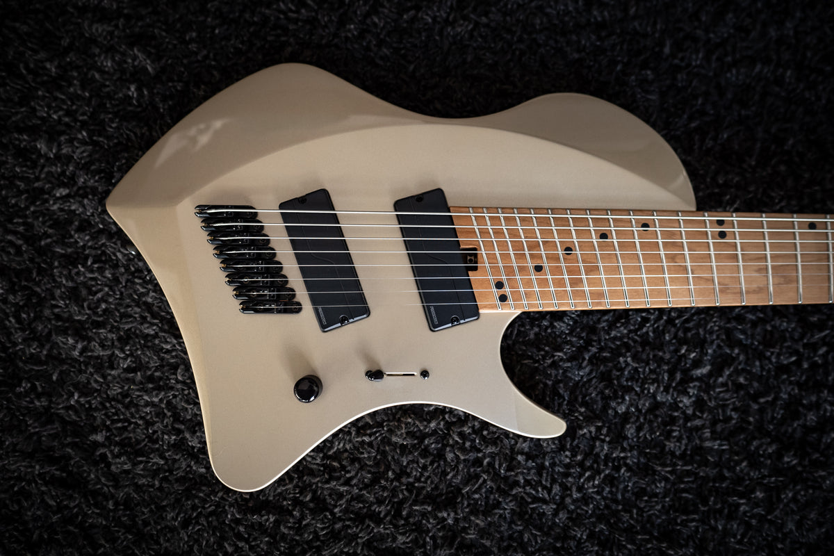 LARADA 8 // Master Series // Champagne