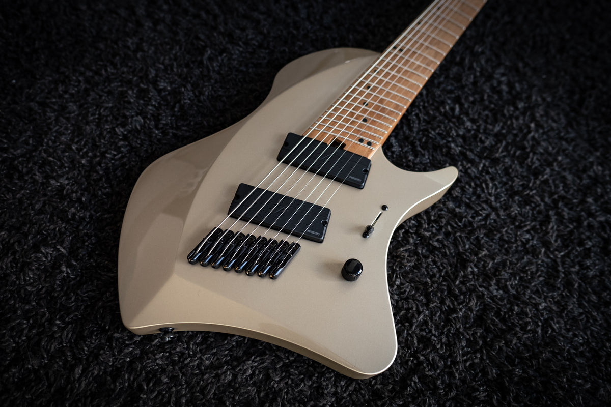 LARADA 8 // Master Series // Champagne