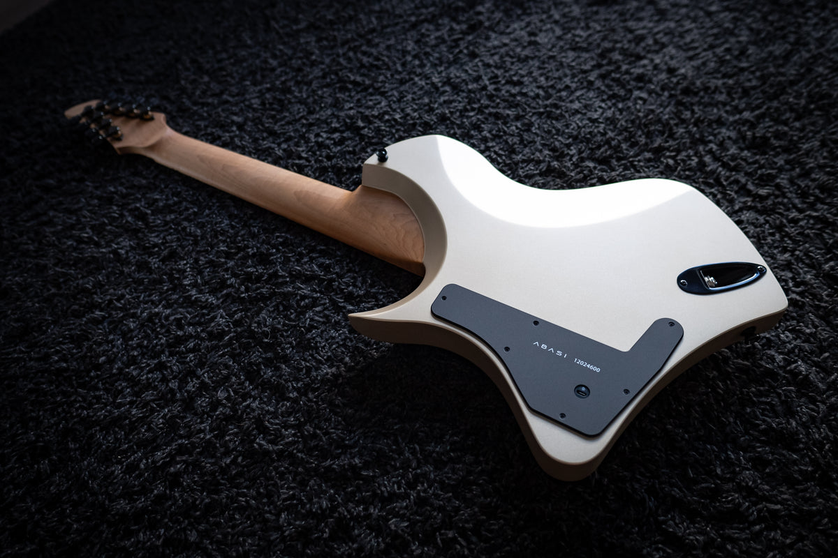 LARADA 8 // Master Series // Champagne