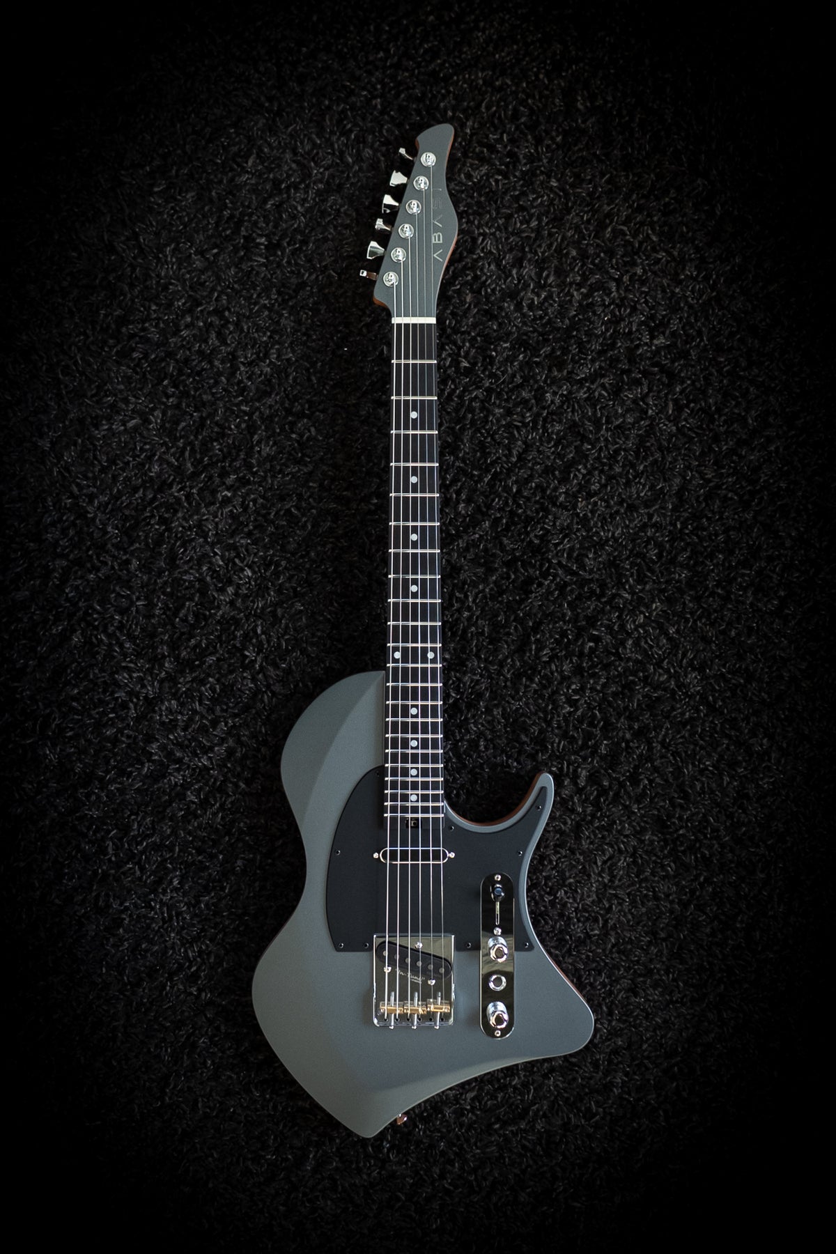 LARADA SPACE T // Selenite