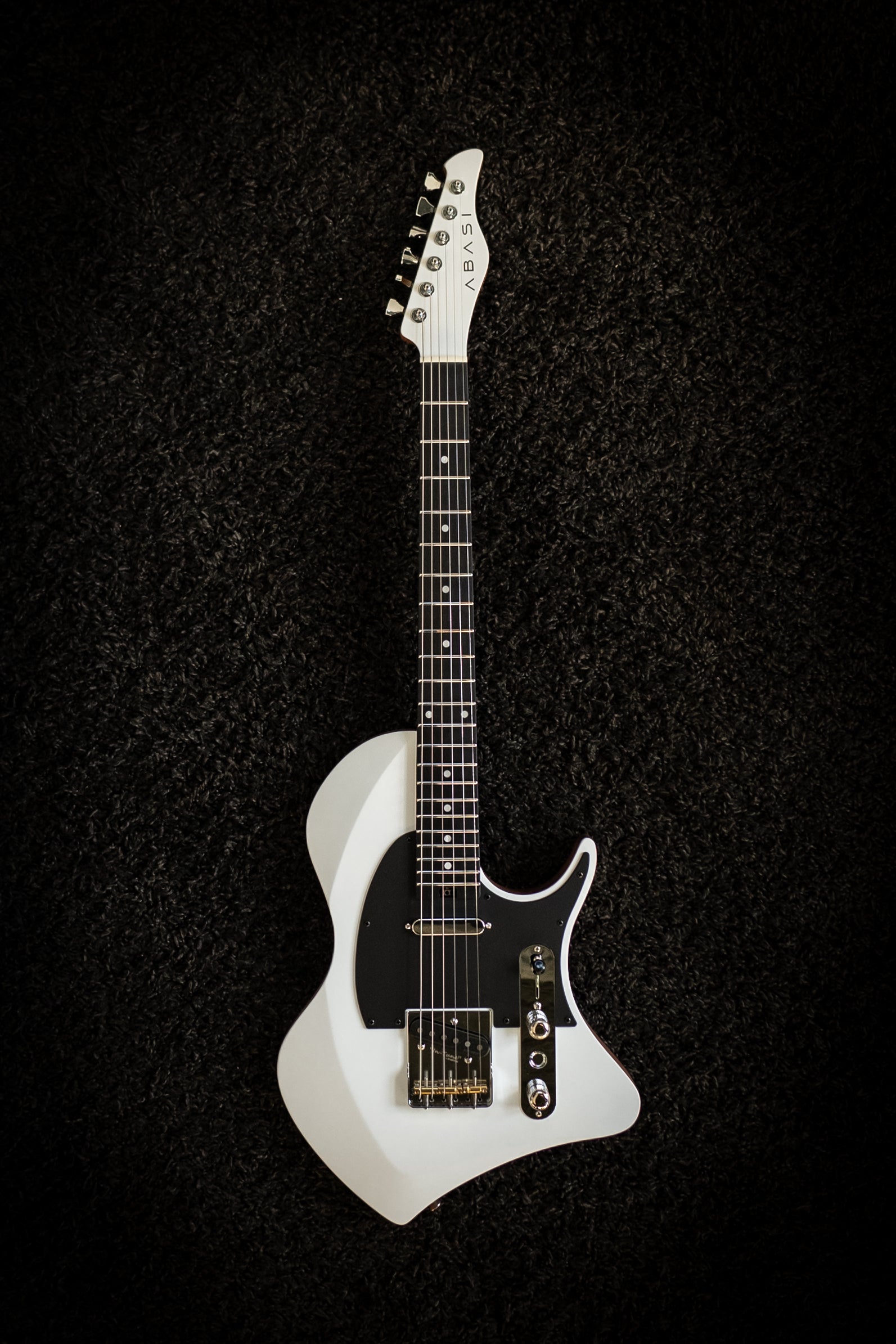 LARADA SPACE T // Arctic White [Roasted Basswood]