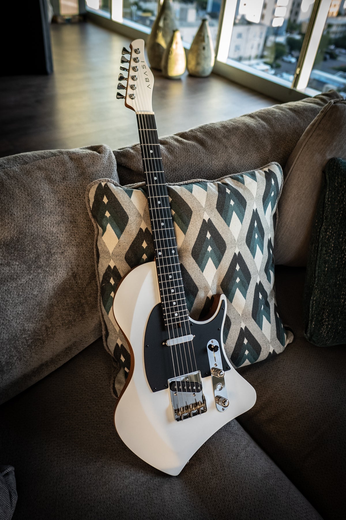 LARADA SPACE T // Arctic White [Roasted Basswood]