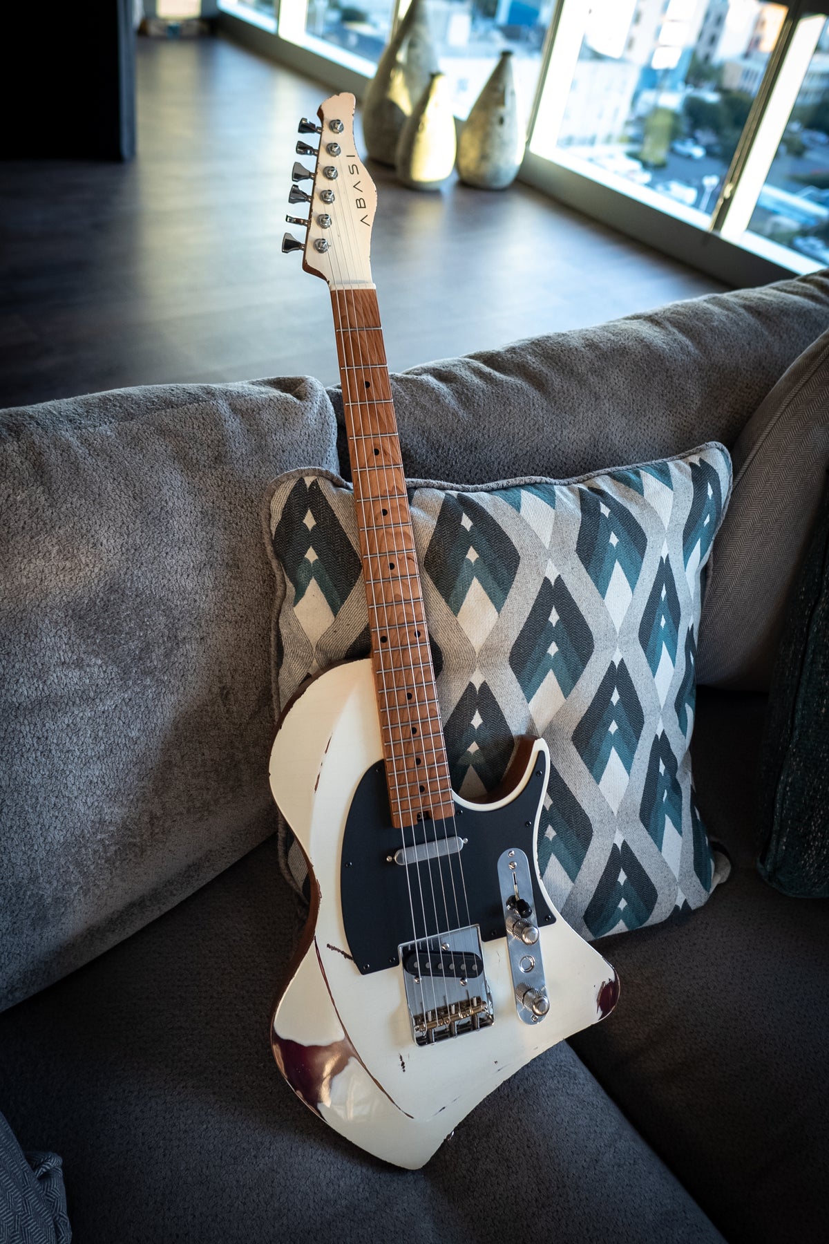 LARADA SPACE T // Porcelain [2-Stage Relic, Roasted Maple]