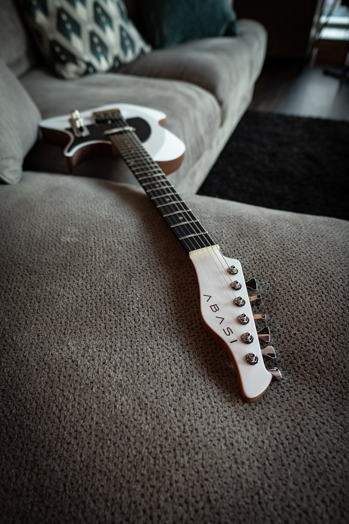 LARADA SPACE T // Arctic White [Roasted Basswood]