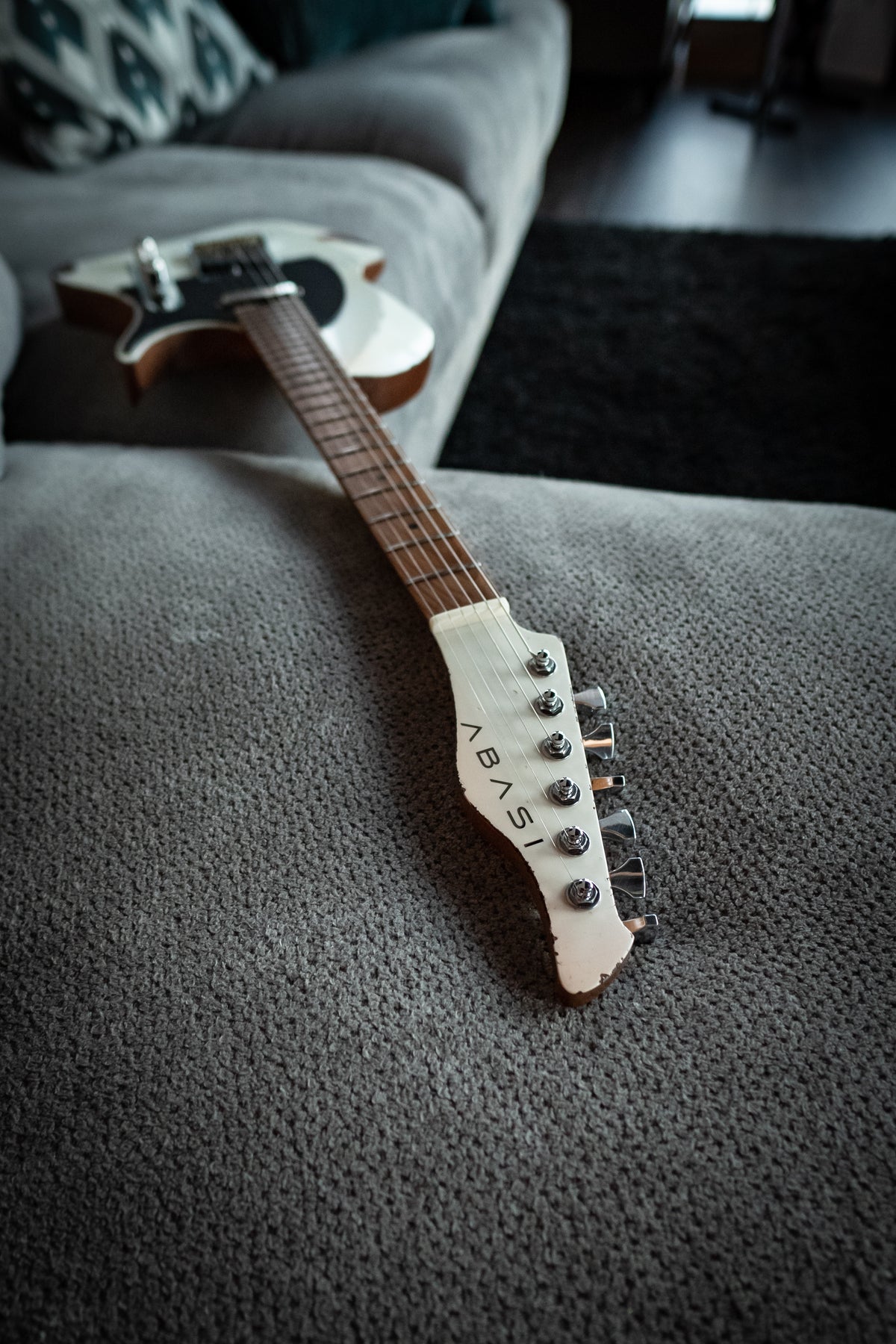 LARADA SPACE T // Porcelain [2-Stage Relic, Roasted Maple]