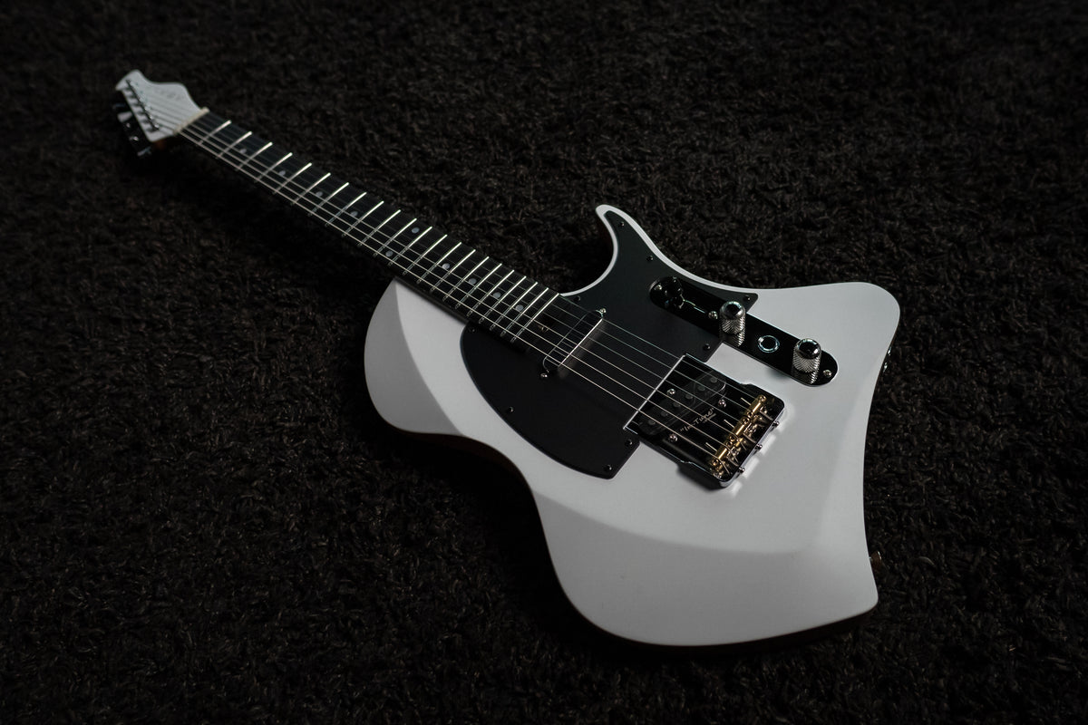 LARADA SPACE T // Arctic White [Roasted Basswood]