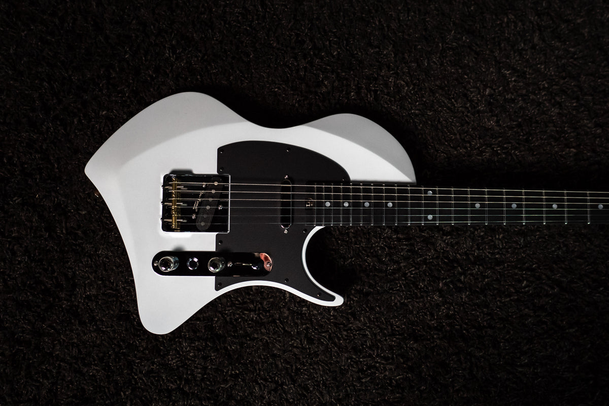 LARADA SPACE T // Arctic White [Roasted Basswood]