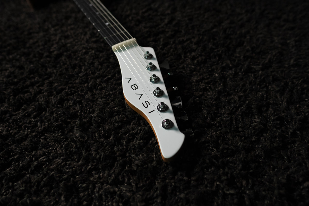 LARADA SPACE T // Arctic White [Roasted Basswood]