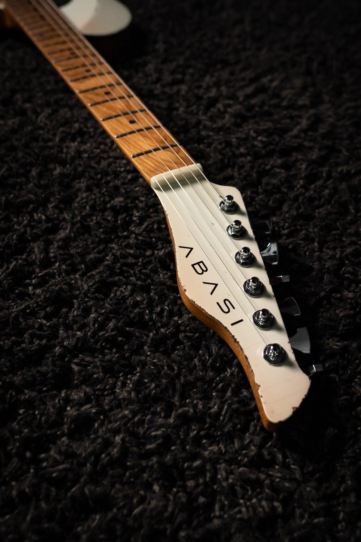 LARADA SPACE T // Porcelain [2-Stage Relic, Roasted Maple]