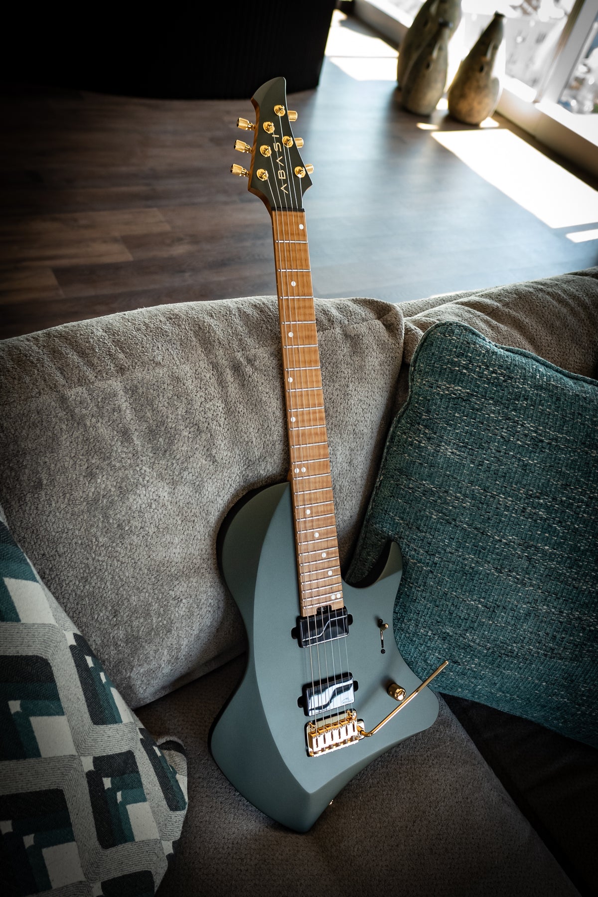 LARADA 6 // Master Series // Bell Garden Green