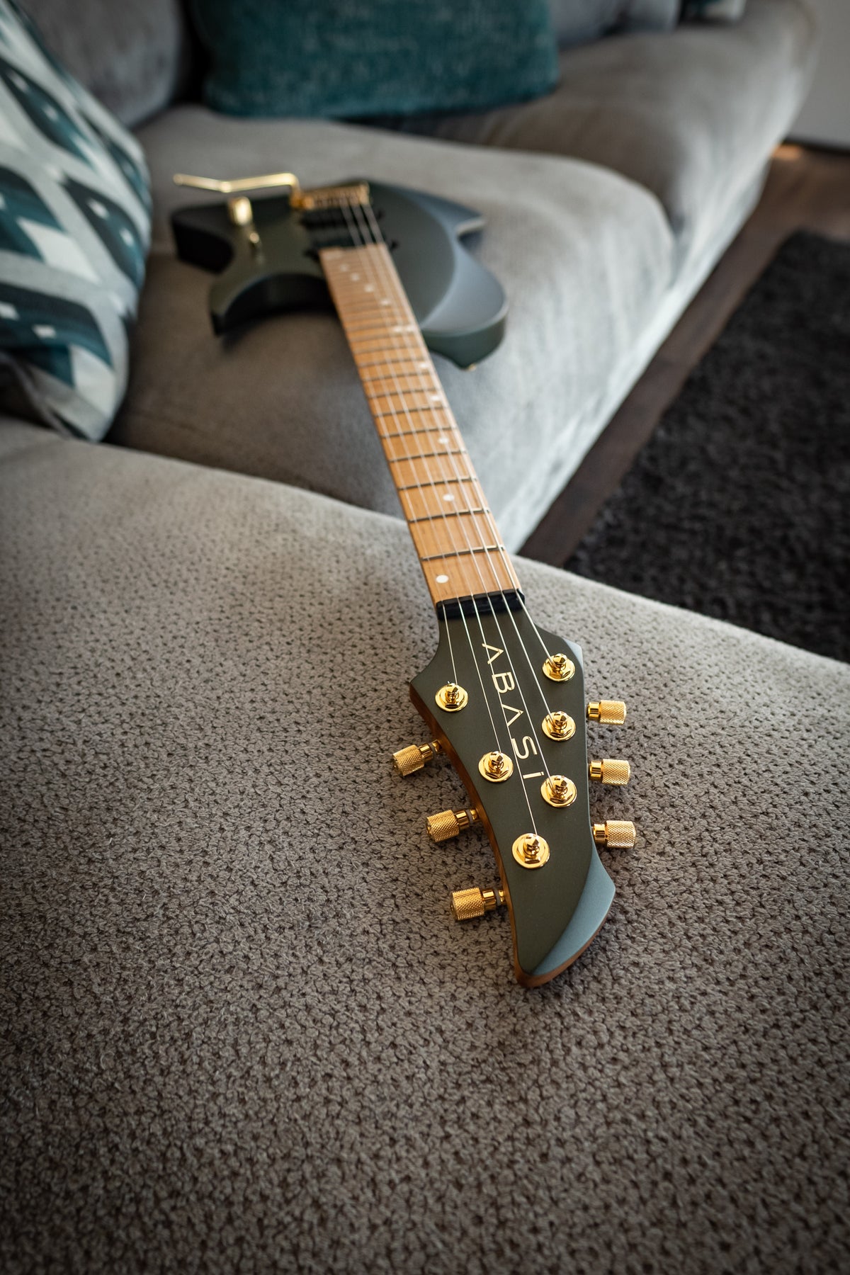 LARADA 6 // Master Series // Bell Garden Green